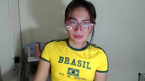 Snapshot of itsurgil_kloeh chatting on December 15, 2025, 6:01 pm itsurgil_kloeh online show from December 15, 2025, 6:01 pm