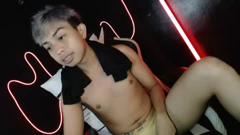 Snapshot of itsyourcummerboy_xx chatting on July 7, 2026, 12:42 pm Kyle online show from July 7, 2026, 12:42 pm