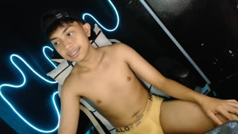 Snapshot of itsyourcummerboy_xx chatting on July 14, 2026, 3:40 pm Kyle online show from July 14, 2026, 3:40 pm