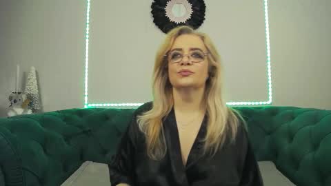 ivanacharm online show from December 15, 2025, 4:50 am