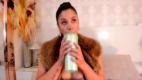 Ivannaanggel online show from December 3, 2025, 1:31 pm