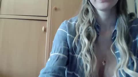 Snapshot of ivetta911 chatting on February 15, 2026, 9:41 am ivetta911 online show from February 15, 2026, 9:41 am