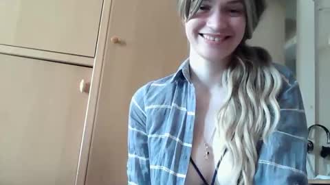 Snapshot of ivetta911 chatting on March 1, 2026, 1:13 pm ivetta911 online show from March 1, 2026, 1:13 pm