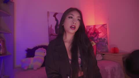 iveet  online show from November 6, 2025, 1:56 pm