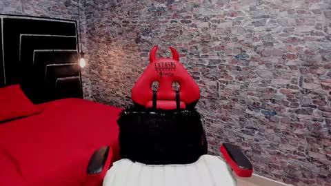 Ivis  online show from February 8, 2025, 3:21 pm