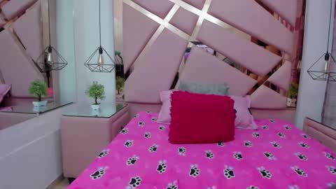 IvonJanice online show from September 17, 2025, 1:35 pm