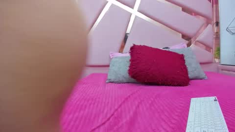 IvonJanice online show from December 2, 2025, 1:05 pm