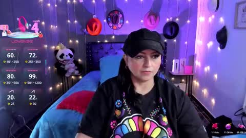 Snapshot of ivonnee17_ chatting on November 30, 2025, 11:31 pm Ivonne online show from November 30, 2025, 11:31 pm