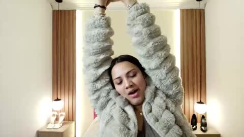 Snapshot of ivonneross_ chatting on February 19, 2026, 11:50 am I V O N N E R O S S online show from February 19, 2026, 11:50 am