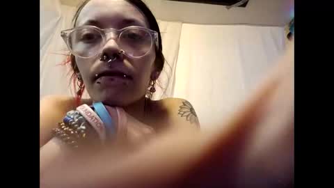 ivorytrixx online show from December 16, 2025, 6:07 am