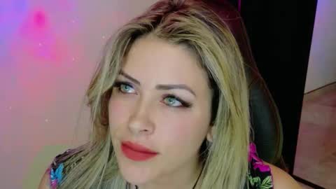 Diana Rojas  online show from November 30, 2025, 5:50 pm