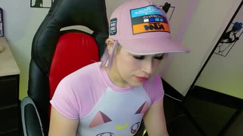 Diana Rojas  online show from April 14, 2026, 11:33 pm