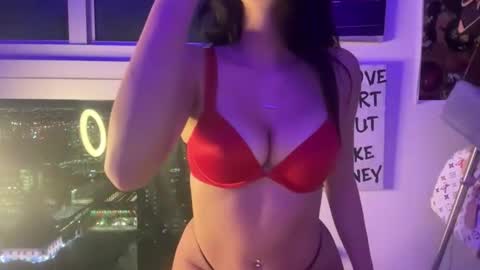 Snapshot of ivybby_ chatting on February 16, 2026, 7:48 am ivy and winter online show from February 16, 2026, 7:48 am