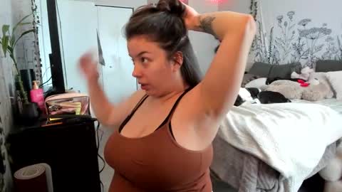 Snapshot of ivyheavenxo chatting on January 16, 2026, 8:35 pm Ivy Heaven Goddess online show from January 16, 2026, 8:35 pm