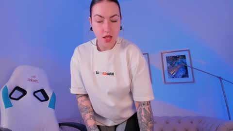 Snapshot of ivyhoney chatting on February 5, 2025, 9:25 am IVY - Follow me 3 online show from February 5, 2025, 9:25 am