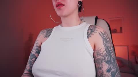 Snapshot of ivyhoney chatting on February 26, 2025, 7:53 am IVY - Follow me 3 online show from February 26, 2025, 7:53 am