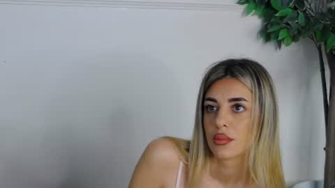 Snapshot of ivylustt chatting on June 16, 2026, 5:21 am IvyLustt online show from June 16, 2026, 5:21 am
