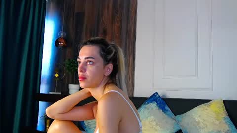 Snapshot of ivylustt chatting on July 14, 2026, 5:01 am IvyLustt online show from July 14, 2026, 5:01 am