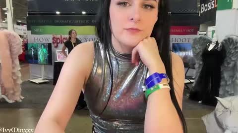 Snapshot of ivyminxxx chatting on December 6, 2024, 11:14 pm Ivy Minxxx online show from December 6, 2024, 11:14 pm