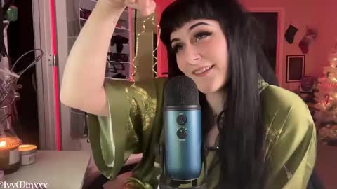 Snapshot of ivyminxxx chatting on December 27, 2024, 12:39 am Ivy Minxxx online show from December 27, 2024, 12:39 am