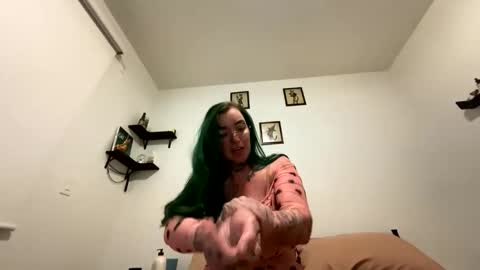 Snapshot of ivyriot95 chatting on October 22, 2025, 7:08 am Ivy Riot online show from October 22, 2025, 7:08 am