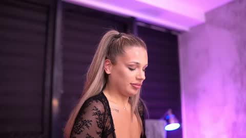 IvyRowa online show from February 11, 2025, 4:22 am