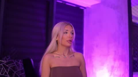 IvyRowa online show from October 19, 2025, 5:35 pm