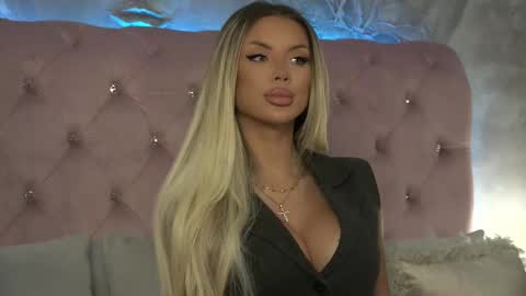  Ivy  online show from October 23, 2025, 5:51 am