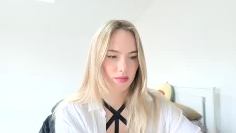 ivyyy1995 online show from November 20, 2025, 1:00 pm