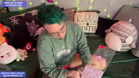 Snapshot of iwillbeyourmuse chatting on December 1, 2025, 12:15 am Muse hethey online show from December 1, 2025, 12:15 am