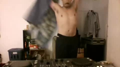 Snapshot of iyoperro chatting on October 28, 2025, 1:53 am Casandro online show from October 28, 2025, 1:53 am