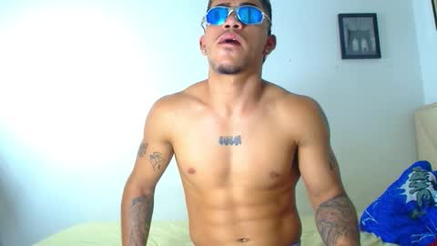 Snapshot of izaak_taylor7 chatting on December 23, 2025, 6:00 am izaack online show from December 23, 2025, 6:00 am