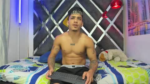 Snapshot of izaak_taylor7 chatting on January 14, 2026, 8:03 pm izaack online show from January 14, 2026, 8:03 pm