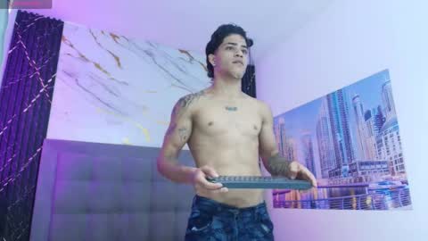 Snapshot of izaak_taylor7 chatting on April 22, 2026, 6:20 pm izaack online show from April 22, 2026, 6:20 pm
