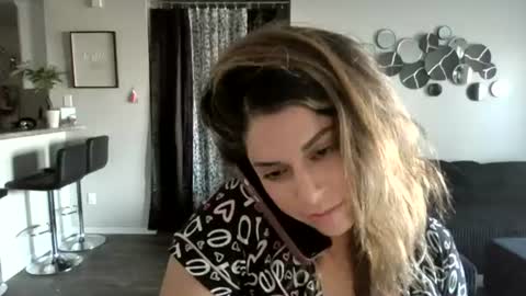 Izcah online show from August 5, 2026, 12:24 am