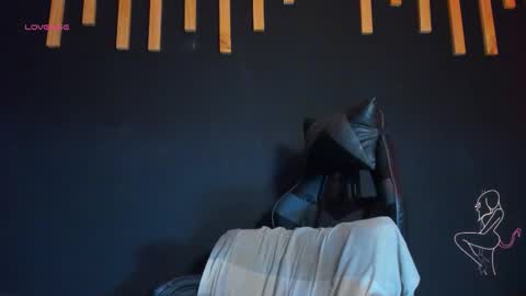 hot izys online show from November 27, 2025, 4:47 am