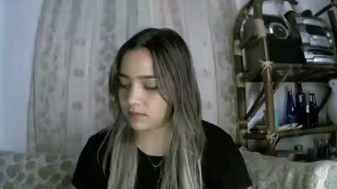 izzy_32 online show from April 29, 2026, 7:56 am