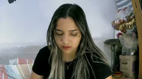 izzy_32 online show from April 30, 2026, 9:19 pm