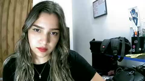 izzy_32 online show from June 14, 2026, 11:40 pm