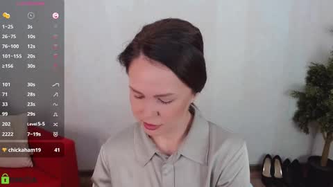 Queen of nylon  Victoria online show from October 17, 2025, 5:21 am