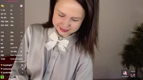 Snapshot of izzy_cam chatting on March 5, 2026, 5:14 am Queen of nylon Victoria online show from March 5, 2026, 5:14 am