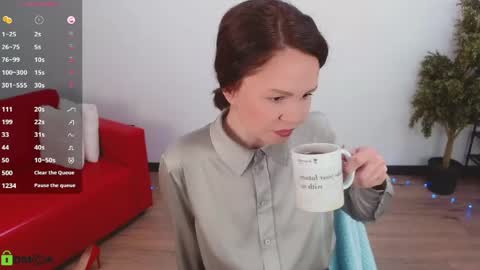 Snapshot of izzy_cam chatting on May 3, 2026, 5:13 am Queen of nylon Victoria online show from May 3, 2026, 5:13 am