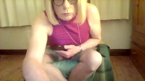 izzy_mchoney online show from May 15, 2026, 10:50 pm