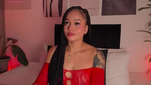 Snapshot of izzy_vega chatting on February 6, 2026, 10:35 pm Izzy vega online show from February 6, 2026, 10:35 pm