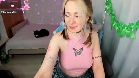 Snapshot of izzyholly chatting on April 14, 2026, 1:06 pm K A T E I have great pvt hot shows with dildos shows in pantyhose I love to squirt fabulously online show from April 14, 2026, 1:06 pm