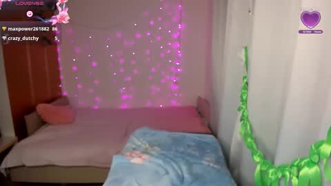 Snapshot of izzyholly chatting on April 23, 2026, 12:29 pm K A T E I have great pvt hot shows with dildos shows in pantyhose I love to squirt fabulously online show from April 23, 2026, 12:29 pm