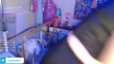 Snapshot of izzyishottttt chatting on February 20, 2026, 1:13 am izzyishottttt online show from February 20, 2026, 1:13 am