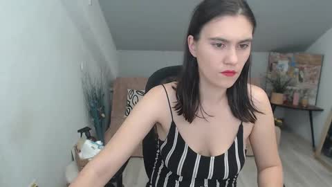 Izzy online show from November 21, 2025, 2:05 pm