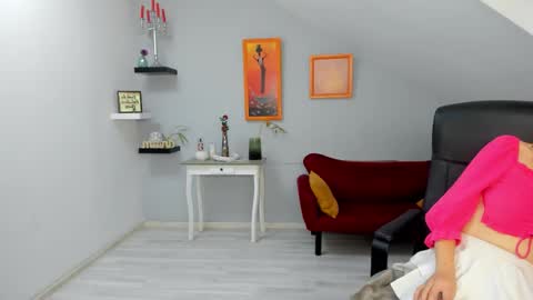 Izzy online show from December 14, 2025, 8:41 am