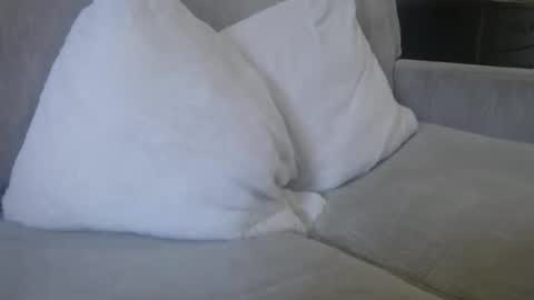 Snapshot of j335129 chatting on December 4, 2025, 2:48 pm James online show from December 4, 2025, 2:48 pm